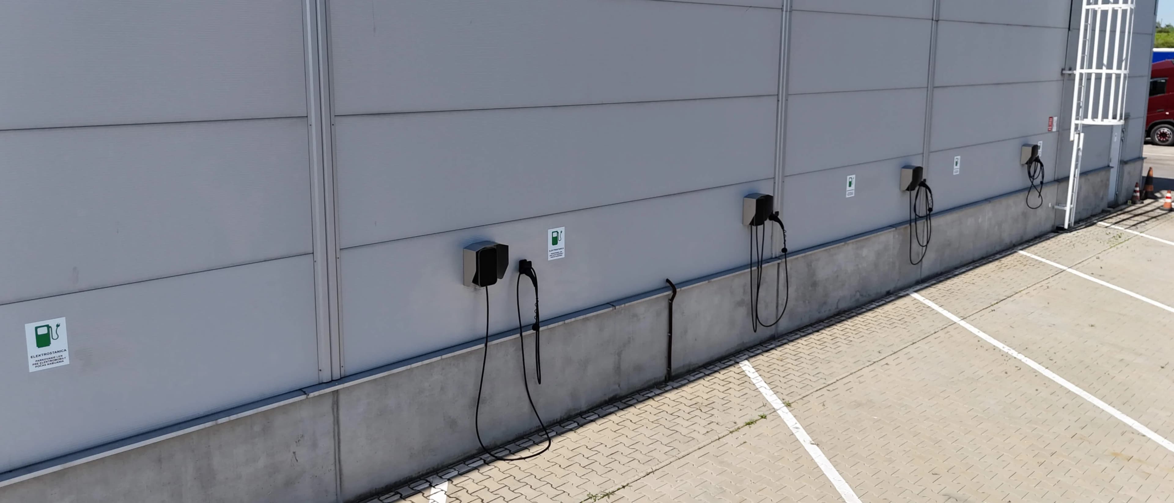 Wallbox 11 kW osadený na stene - reálna inštalácia Voltarea